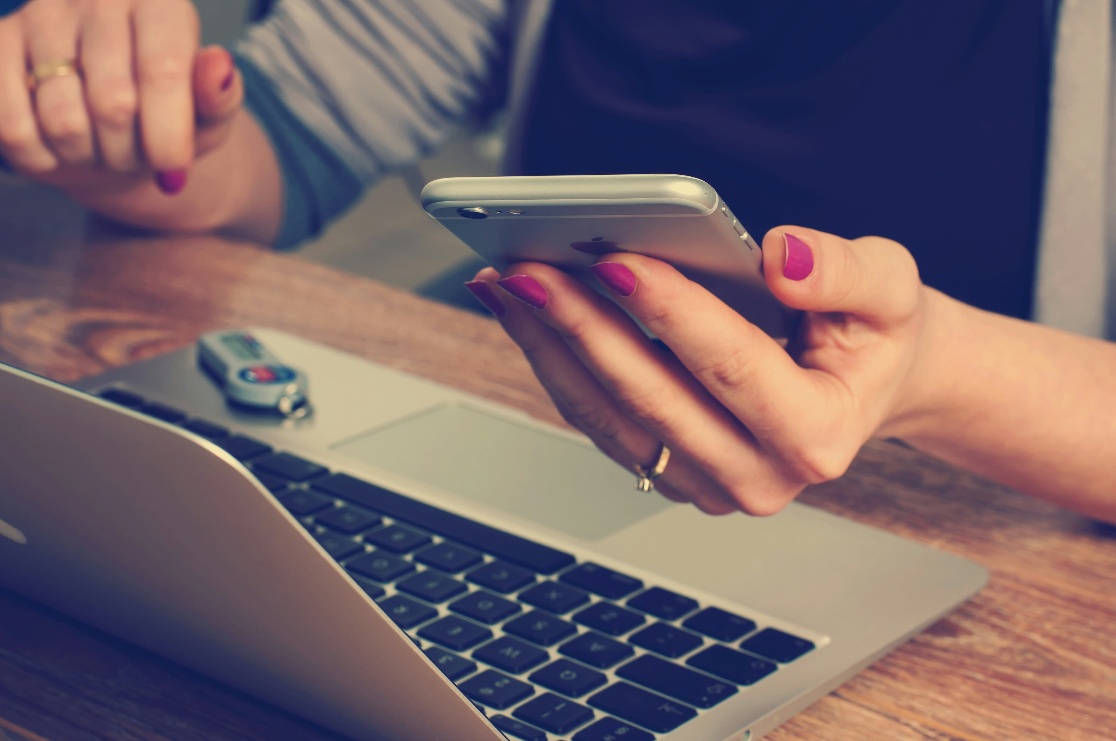 Switching networks doesn’t have to be a headache – but it’s good to check whether you’re out of contract.